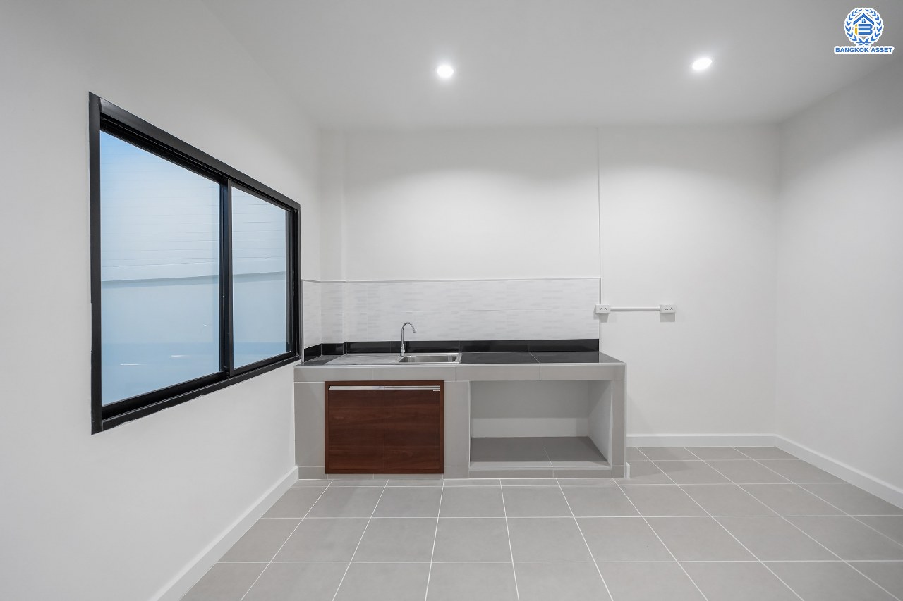 บ้านมือสองตกแต่งใหม่ ม.นาคนิวาส37 ลาดพร้าว เนื้อที่ 28 ตร.ว. ฟังก์ชัน 4 ห้องนอน 3 ห้องน้ำ 1 ที่จอดรถ พร้อม บนทำเลใจกลางเมือง! เชื่อมต่อทั้งถนนประเสริฐมนูญกิจ, เกษตร-นวมินทร์, ลาดพร้าว, รัชโยธินฯ ใกล้ทางด่วนฉลองรัช และรถไฟฟ้าสายสีน้ำเงิน "สถานีลาดพร้าว"...